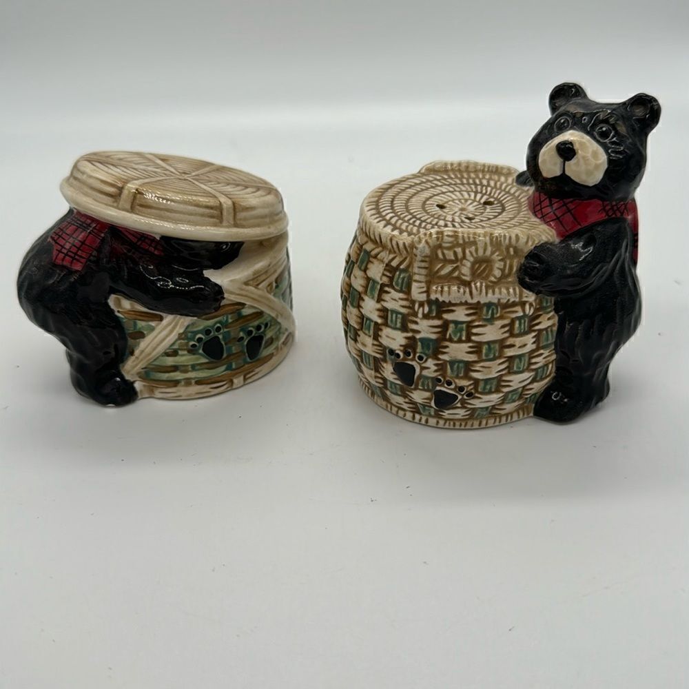 Black Bears in Baskets Salt & Pepper Shakers Ceramic Mountain Cabin
